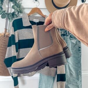 New Rocket dog Iggie Chelsea Boots